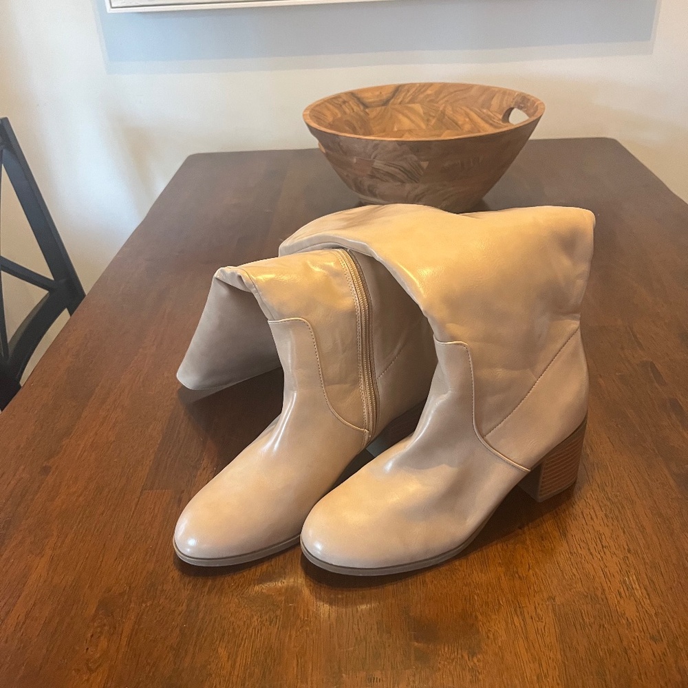 Women’s wide calf knee high boots size 8.5